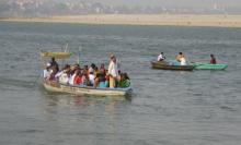 वाराणसी में गंगा नदी. स्त्रोत: इंडिया वाटर पोर्टल  
